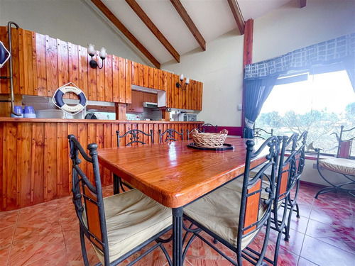 Casa En Venta De 5 Dorm. En Las Cabras