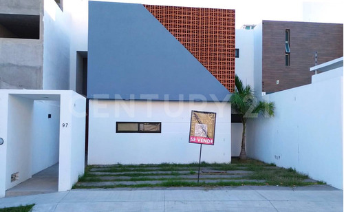 Casa En Venta En Santa Barbara Colima, Colima.