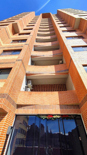 Apartamento En Obra Blanca En Urbanizacion Los Mangos, Calle Cerrada. Agua De Pozo Y Planta 50% Ra Cod. 219672