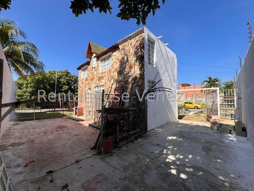 Jip 25-21613. Rentahouse Vende Casa Tipo Chalet De 321 Mts2 De Terreno Y 115.85 Mts2 De Construccion De 2 Hab Y 3 Baños. Urbanismo Cerrado Con Vigilancia Privada. En Urb Santa Rosalia Cagua