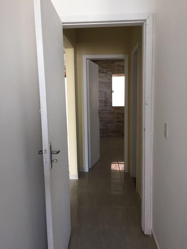 Imagem 7 de 14 de Duas Casas Geminadas Á Venda