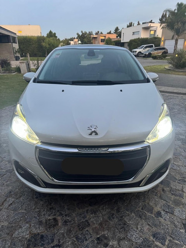 Peugeot 208 1.6 Feline