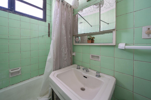 Venta - Departamento 4 Ambientes - Semipiso - Balcón - Flores - Apto Credito