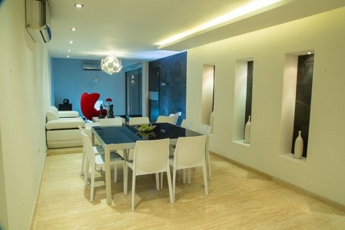 Imagen 4 de 9 de Darymar Reveron Vende Código 321903 Venta De Bella Casa Minimalista En Calabozo. 280 M2.