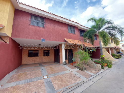 Casa Townhouse En Venta Barrio Sucre Estef 23-32634