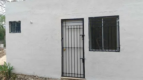 Casa De Dos Recámaras Y Un Baño, Amplio Terreno