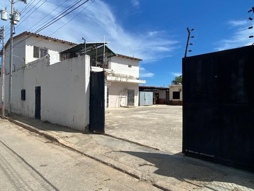 Imagen 1 de 16 de Local Comercial Con Cavas Y Apartamento En Los Chacos