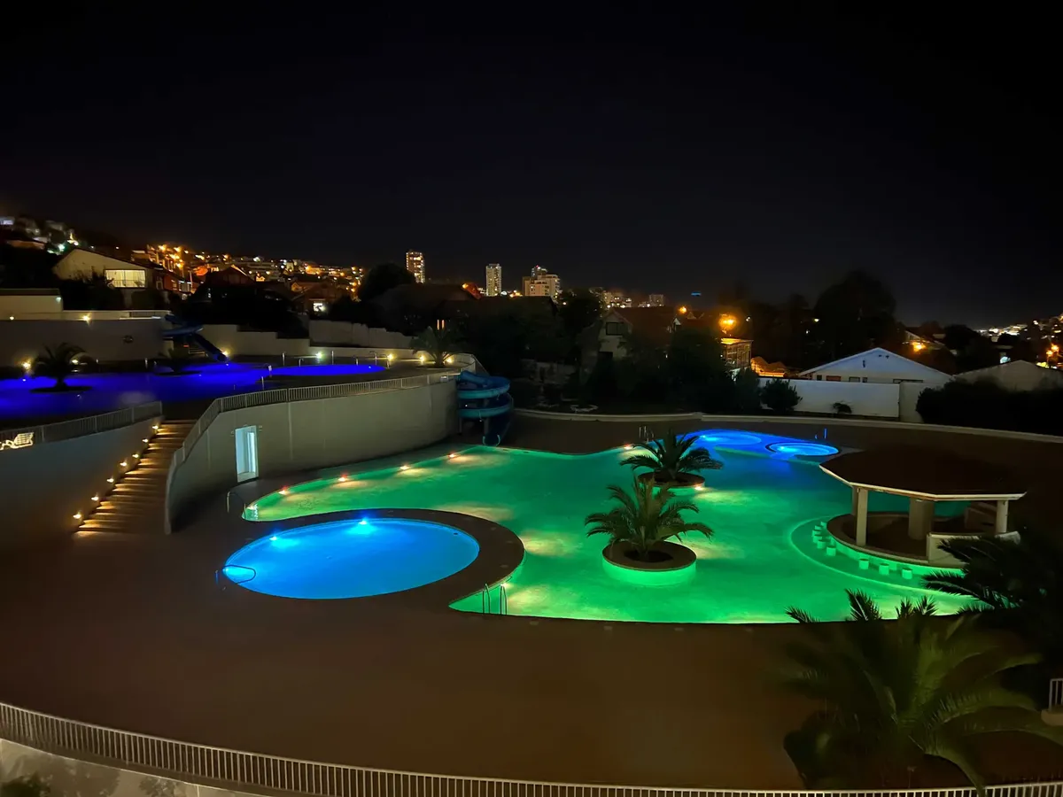 Imagen 3 de 12 de Arriendo Depto Reñaca 3d2b1e Con 3 Piscinas (177171)