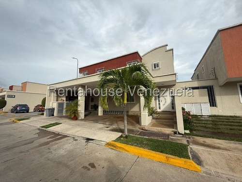 Aslibel Meléndez Vende Amplia Casa Al Este De Barquisimeto.