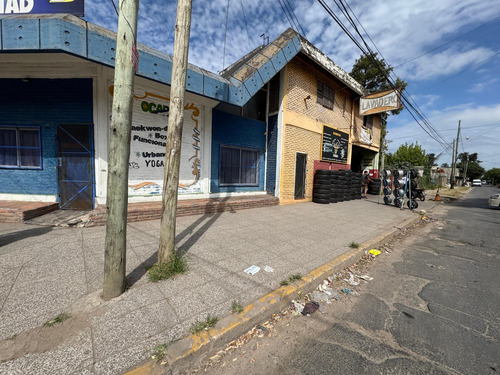 Local En Merlo Gaboto Y Jose Marti