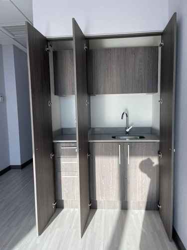 Imagen 10 de 12 de Luminosa Oficina En Arriendo, Excelente Ubicación