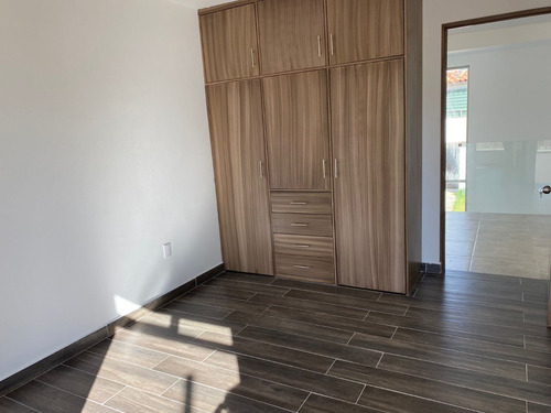 Renta De Casa Semi-nueva En Toluca - Cacalomacan Casa Hermosa , En El Primer Cuadro De La Zona Residencial Campestre De Cacalomacan El Mas Exclusivo A 20 Min Del Centro De Toluca.