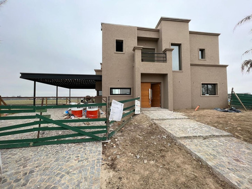 Imagen 2 de 24 de Casa En Venta En Barrio El Naudir