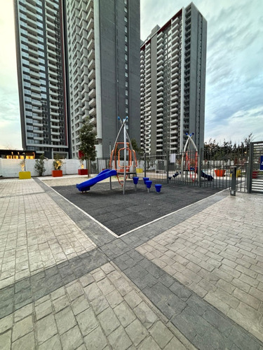 Excelente Ubicación De Departamento De 2 D Y 2 B, Metro