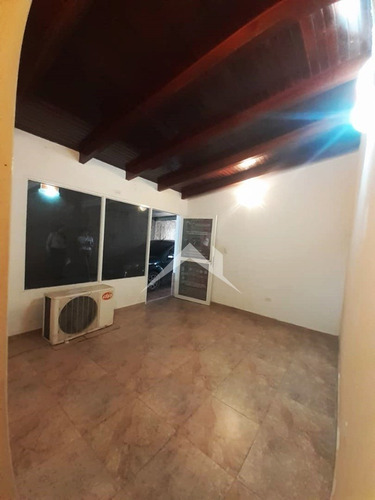 Imagen 6 de 7 de En Alquiler Local Comercial. Av. Centurión