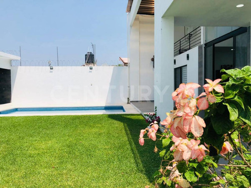 Casa En Venta En El Centro De Oaxtepec, Yautepec, Morelos.