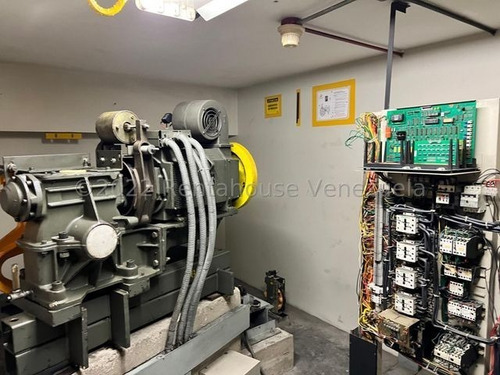Imagen 30 de 30 de Venta De Estupendo Edificio En Prado De María / Gc 22-28408