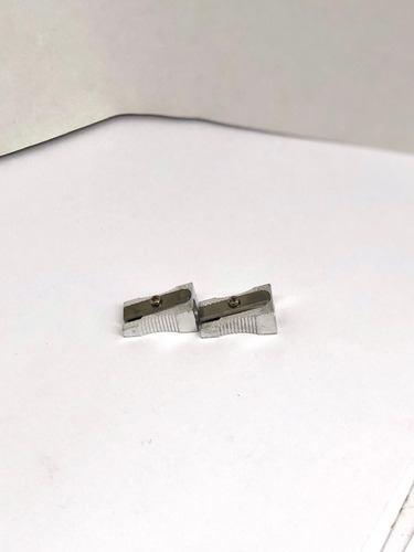Imagen 2 de 2 de Sacapuntas Metal Metalico Rectangular Caja X 24 Unidades