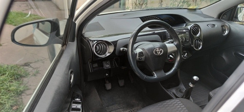 Toyota Etios 1.5 Cross 2014
