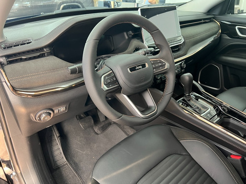 Imagen 11 de 13 de Nuevo Jeep Commander T270 1.3t Nafta 3 Filas Stock