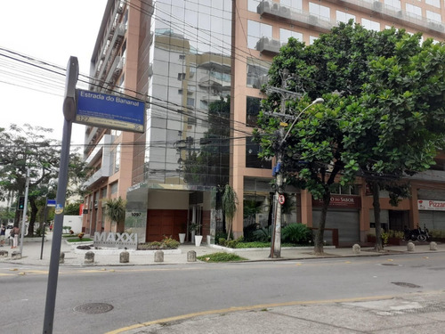 Imagem 1 de 8 de Vendo Duas Excelentes Salas Comerciais, Com 20 M² Cada E Vizinhas, Com Toda A Infraestrutura De Um Prédio Moderno E Bem Localizadas.