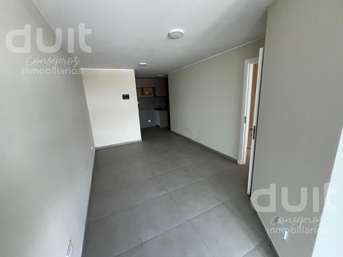 Piso 4to Con Balcon. Oportunidad En Nueva Cordoba!