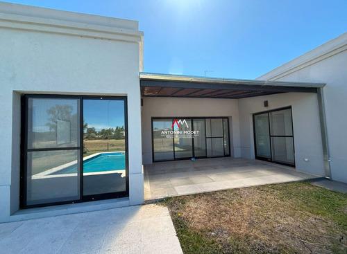 Venta De Casa En Altos De Campo Grande - Pilar