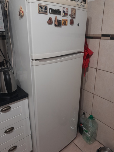 Refrigerador Con Freezer Candy Mod. Cd 3300