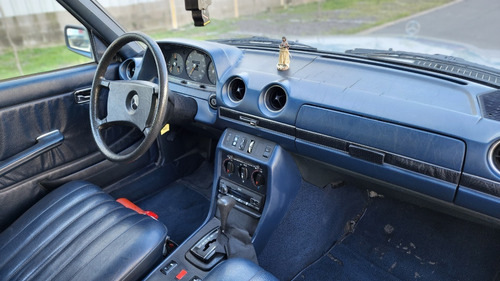 Imagen 5 de 5 de Mercedes Benz 230e 1982