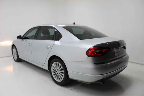 Imagen 3 de 13 de Volkswagen Passat 2017 5 Cilindros