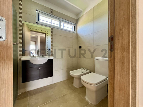 Venta | Casa 2 Dormitorios + Comodin. Fisherton, Rosario.