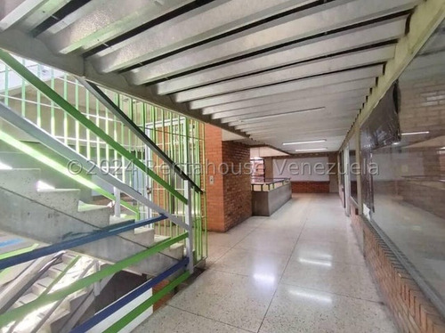 Maria Luisa Mendoza Vende Local Comercial En El Transcurrido Centro Comercial Cosmo Centro De Barquisimeto, Baño Amplio Luminoso Fachada De Vidrio Servicios Basicos Y Mas 2 4 2 8 5 9 4