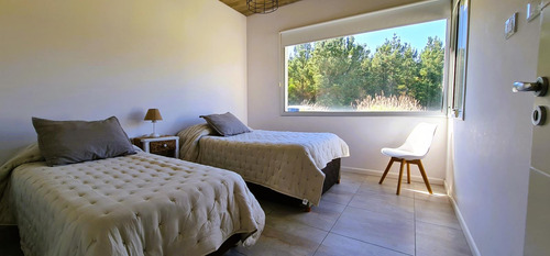 Casa A La Venta En Cul De Sac En Area Residencal 1, Barrio Costa Esmeralda, Venta Equipada.