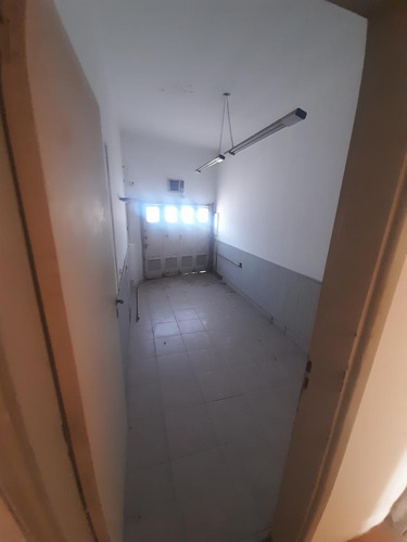 Inversión Inteligente Casa Con Patio, Cochera Y Posibilidad Comercial