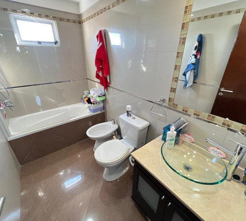 Venta De Departamento Con Galpon En Pompeya