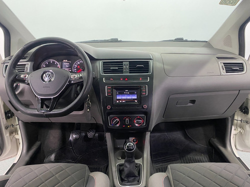 Imagen 10 de 12 de Volkswagen Suran 1.6 Highline Mt 2016-imolaautos