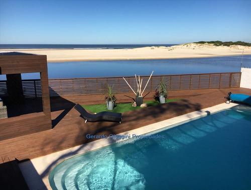 Imagen 9 de 22 de Venta Casa Frente A La Playa 3 Dormitorios 3 Baños Piscina