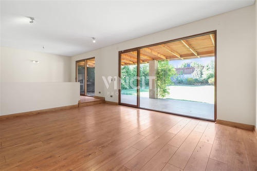 Casa Desocupada 3d + Servicio, Quincho Y Piscina