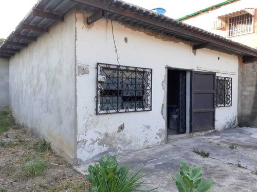 Imagen 2 de 9 de Casa Con Galpón En Remodelación En Piñonal