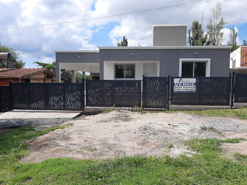 Casa A La Venta En Villa Parque Siquiman. (c310)