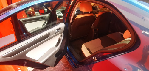 Imagen 6 de 9 de Volkswagen Jetta 2016 2.0 Live Mt