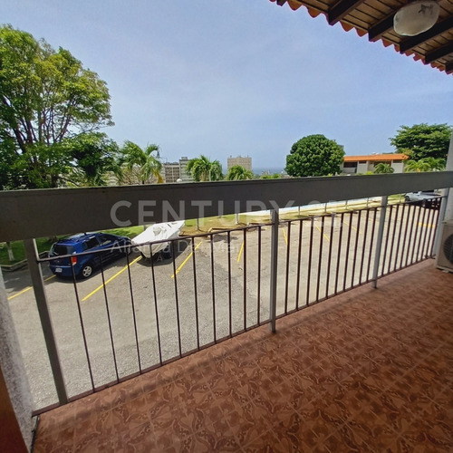 Imagen 17 de 24 de Hermoso Town House En Longa España Con Vista Al Mar, Piscina Privada Y Gran Potencial De Remodelación.