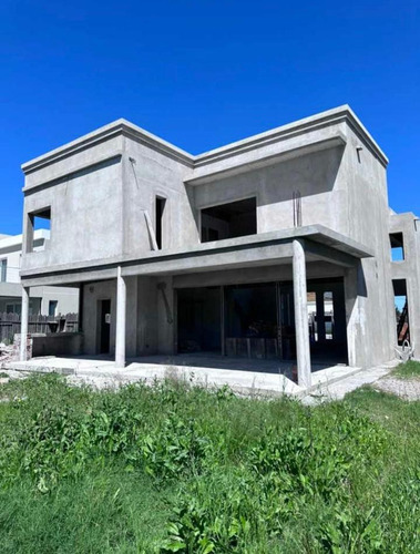 Venta Casa En Lagos De Canning, Desarrollo