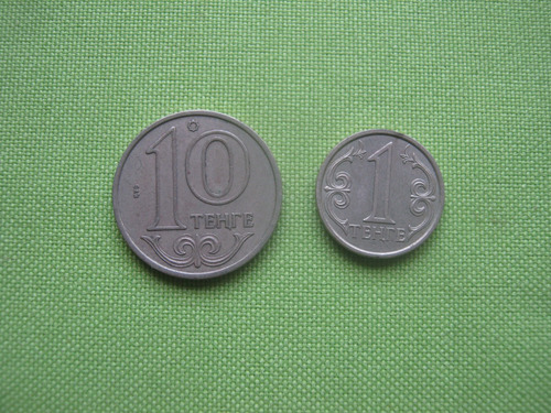 Kazajistán  Lote 2 Monedas  Diferentes 