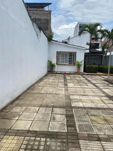 Habitación Amoblada Con Servicios Incluidos . Patqueadero