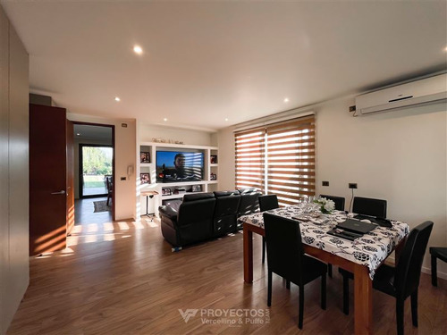 Casa En Venta De 5 Dorm. En Colina