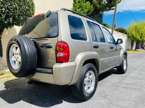 Imagen 3 de 15 de Jeep Liberty 2003 Limited 4x2 At