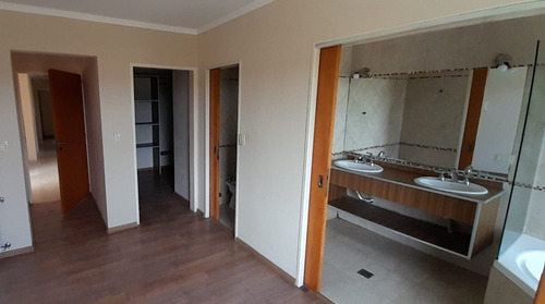 Importante Casa En La Concepción Lujan.
