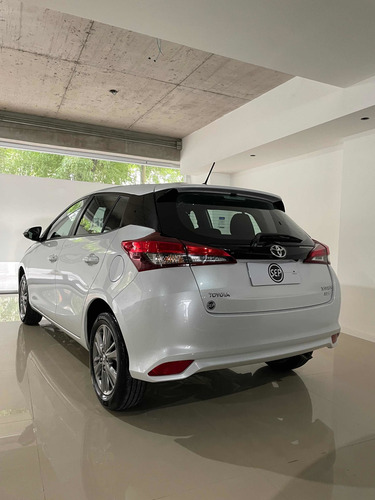 Imagen 10 de 15 de Toyota Yaris 2022 1.5 107cv Xls Cvt Sepautos