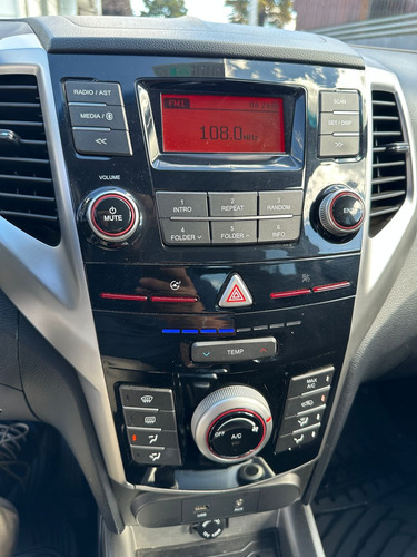 SsangYong Tivoli 1.6 4x2 At Full Tv1111
